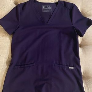 Size small Figs scrub top